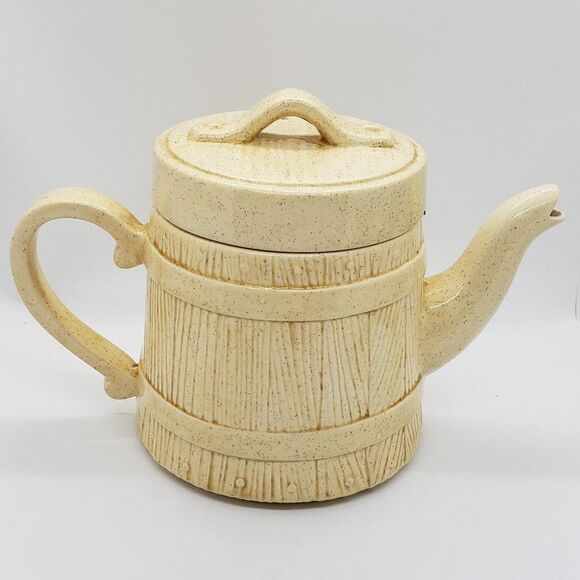 Signed Vintage 1981 Hand Made Ceramic Woodland Flowered Teapot or Planter - Picture 3 of 11